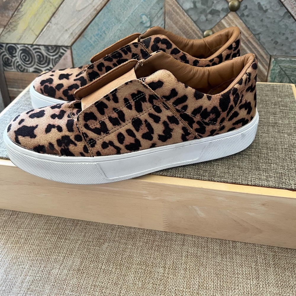 Very Volatile Leopard Print Sneakers - Picture 3 of 9